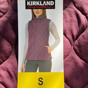 Kirkland Signature Women's Quilted Vest - Plum woman’s small nwt